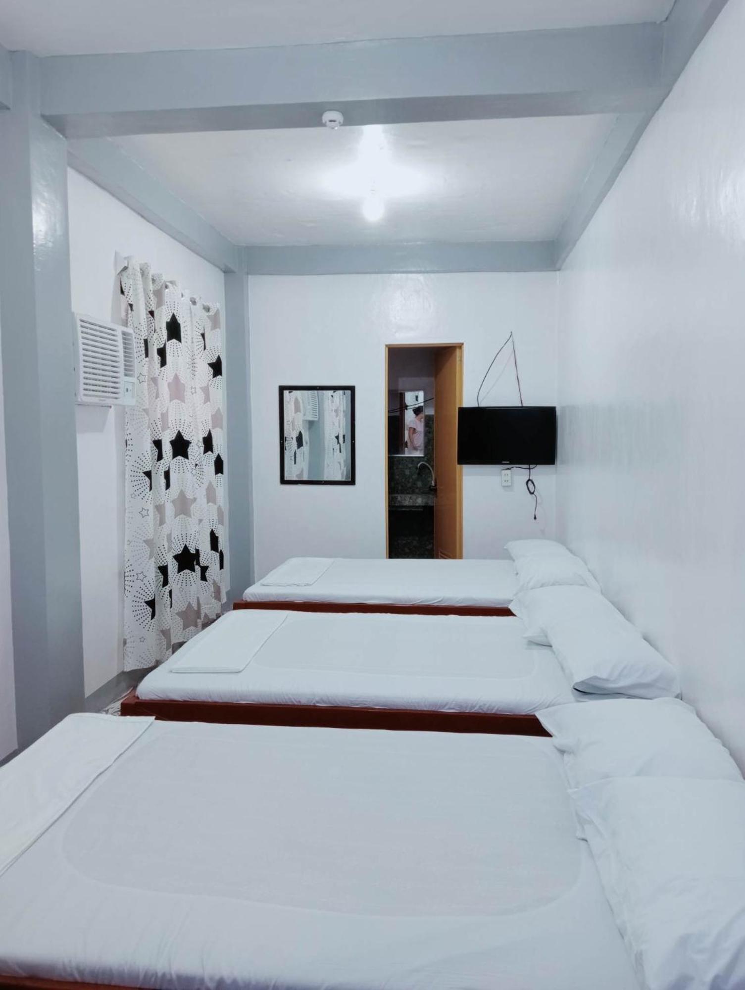 Ludy'S 2 Pension House Carles Habitación foto